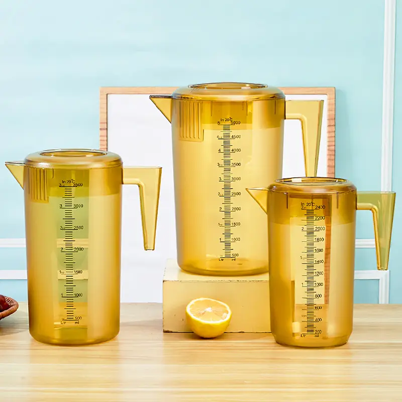 Tawny of doorzichtige plastic koudwaterkan